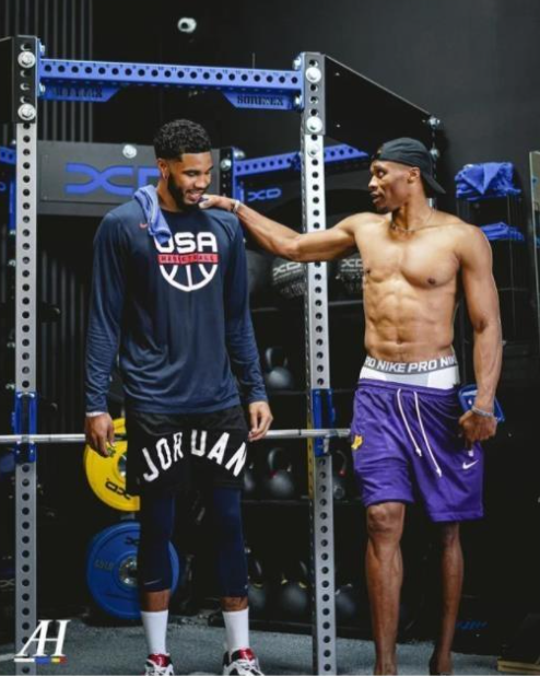 Uzi入选英雄联盟名人堂，可以被质疑但值得被尊重